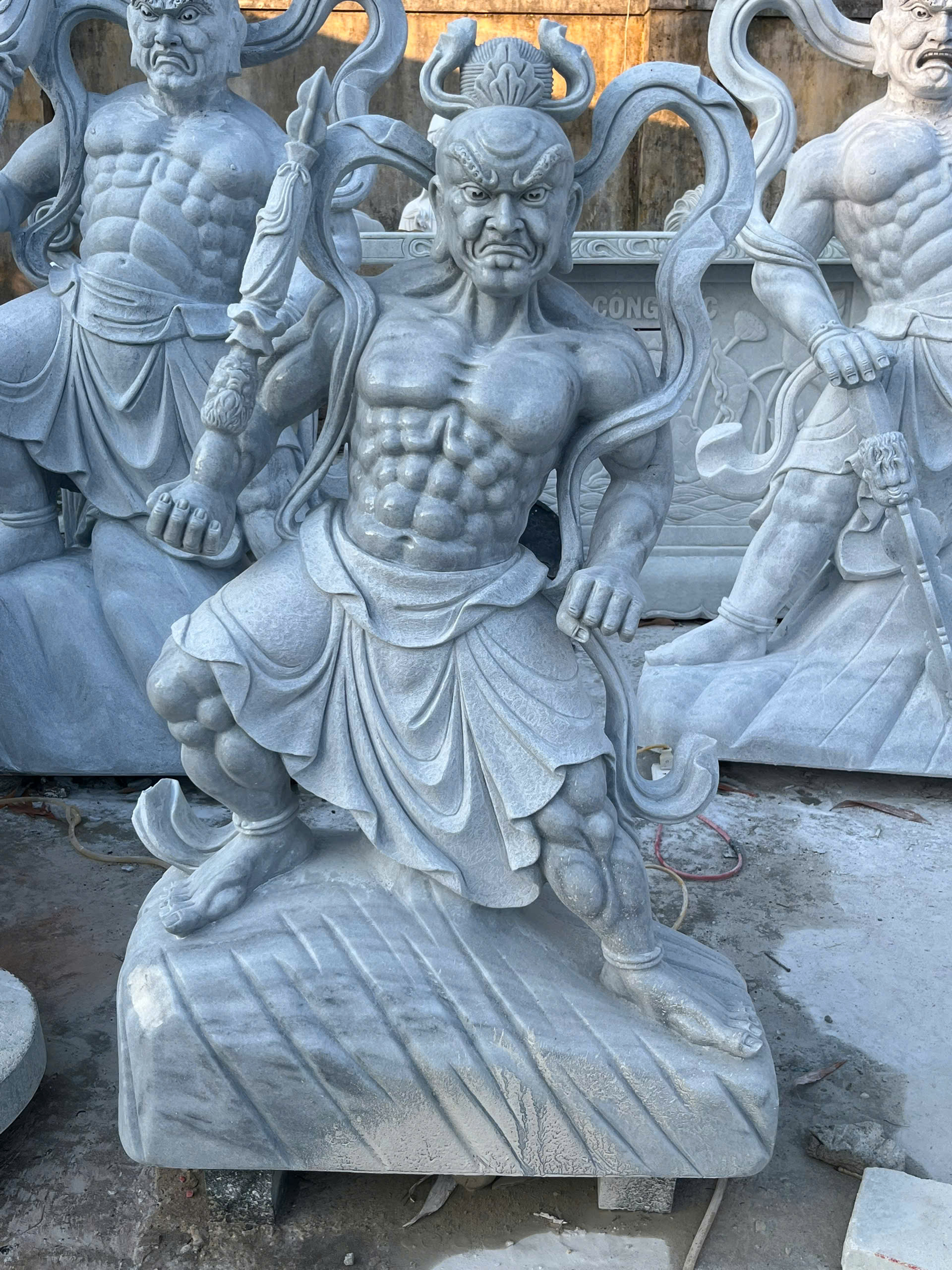 Tượng Đá Hộ Pháp
