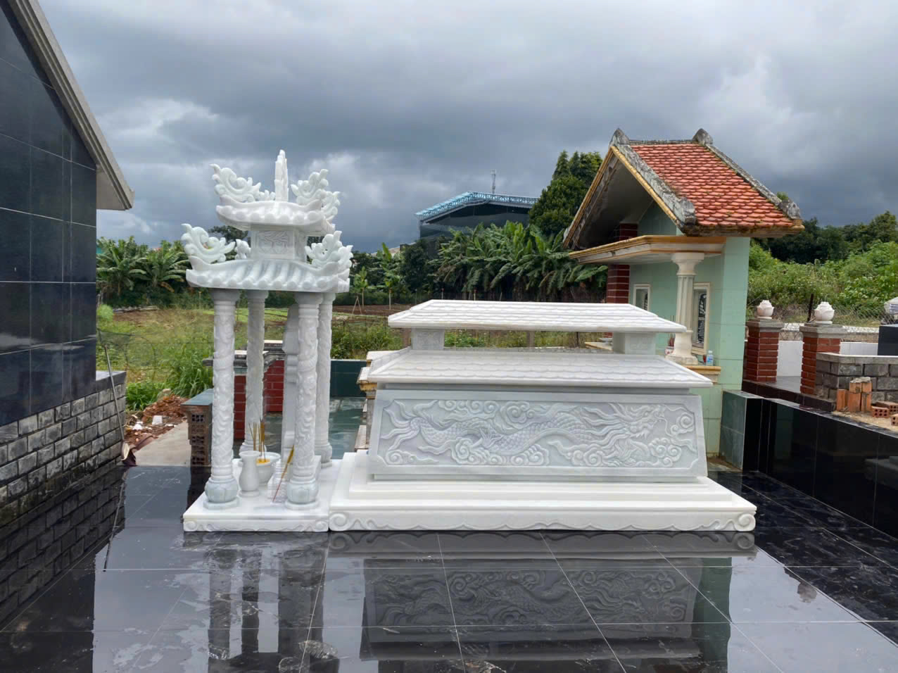 Mộ đá hai mái