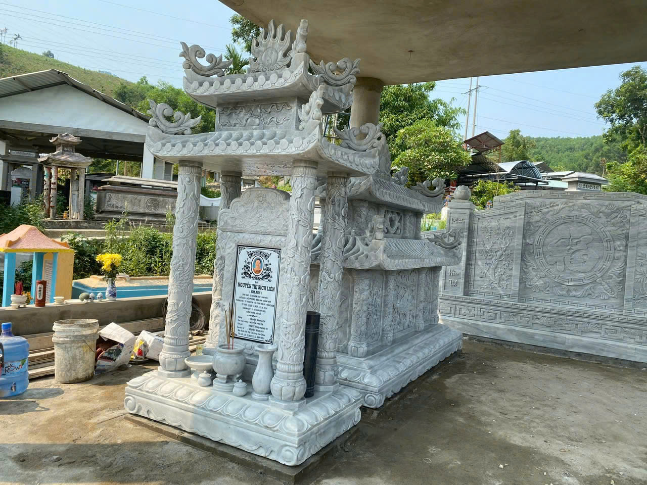 Mộ đá hai mái
