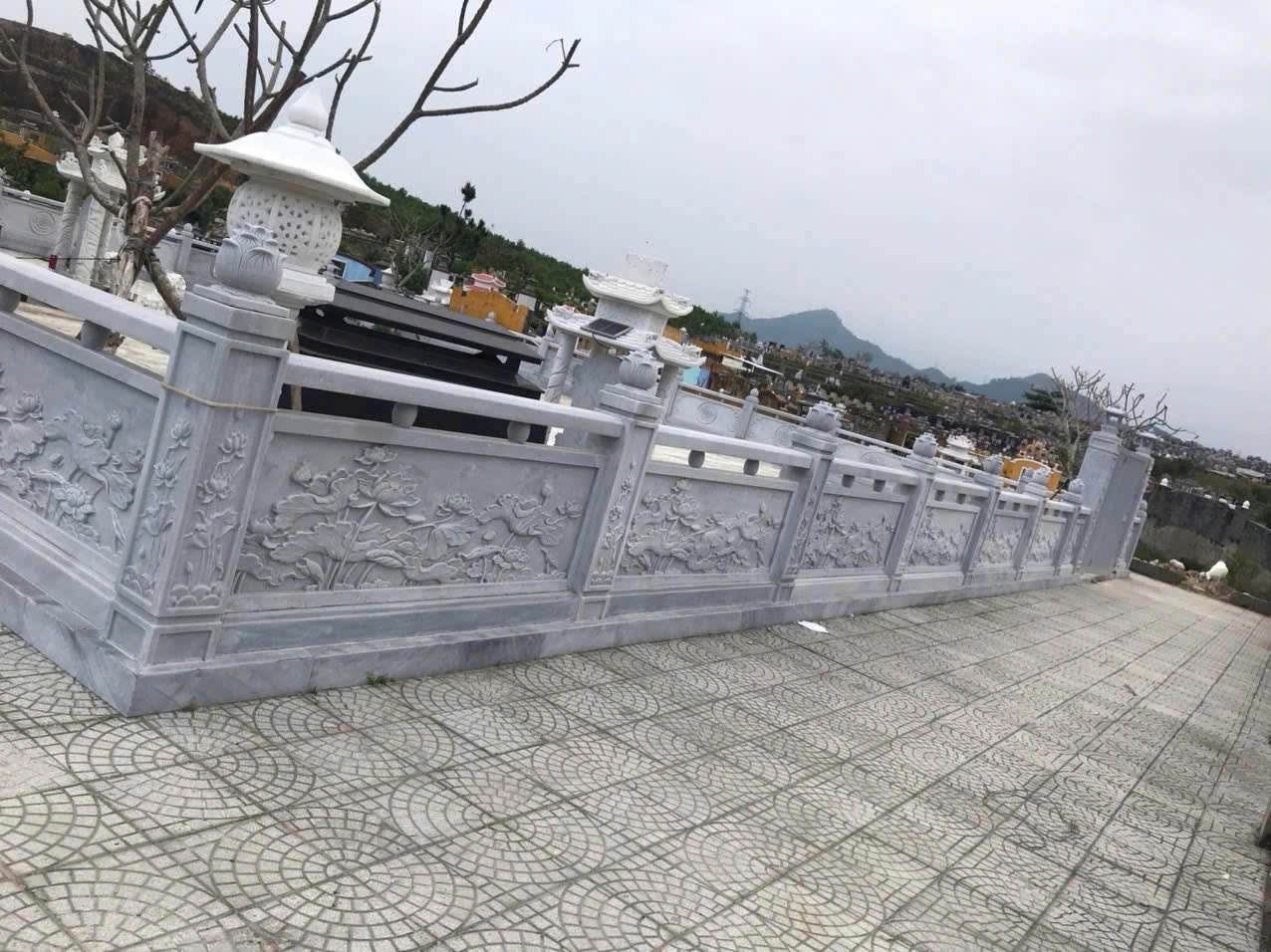 Hàng rào đá