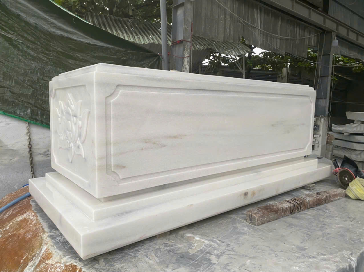 Mộ đá nguyên khối