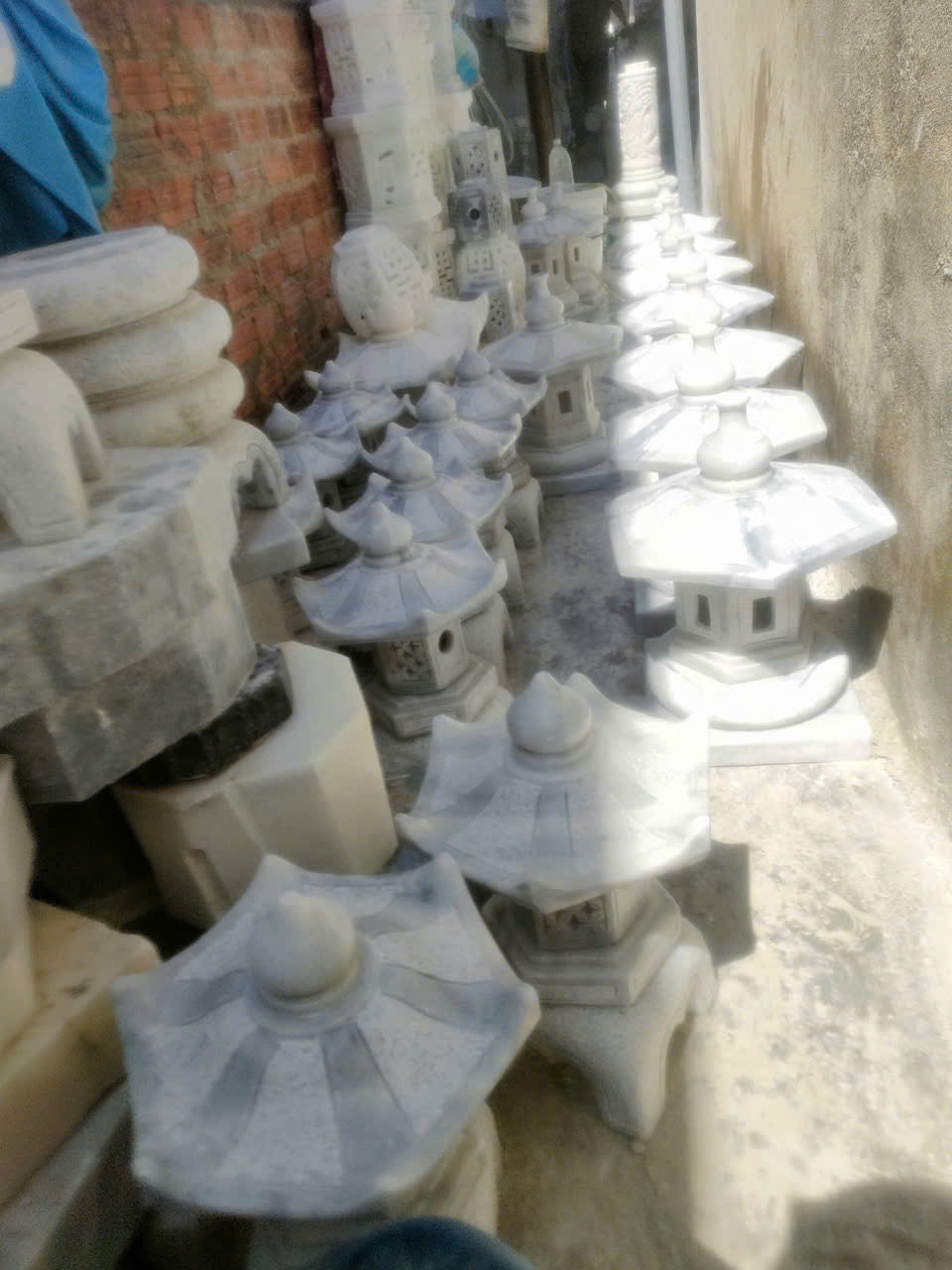 Đèn đá